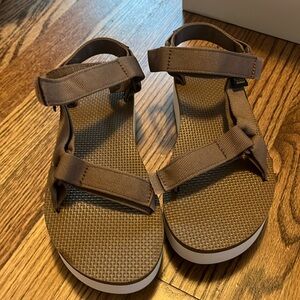 Brown Teva’s -Never Worn- Size 7!